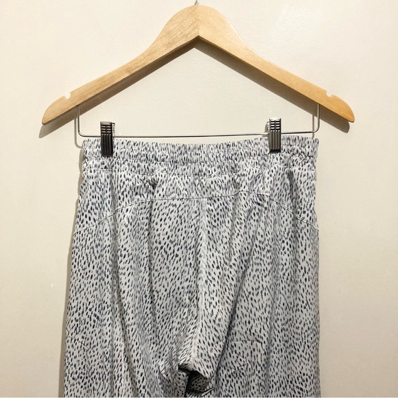 Lululemon Trainer Track Pants Size 6 Grey Polka Dot Dottie Dash Lined - Picture 7 of 10